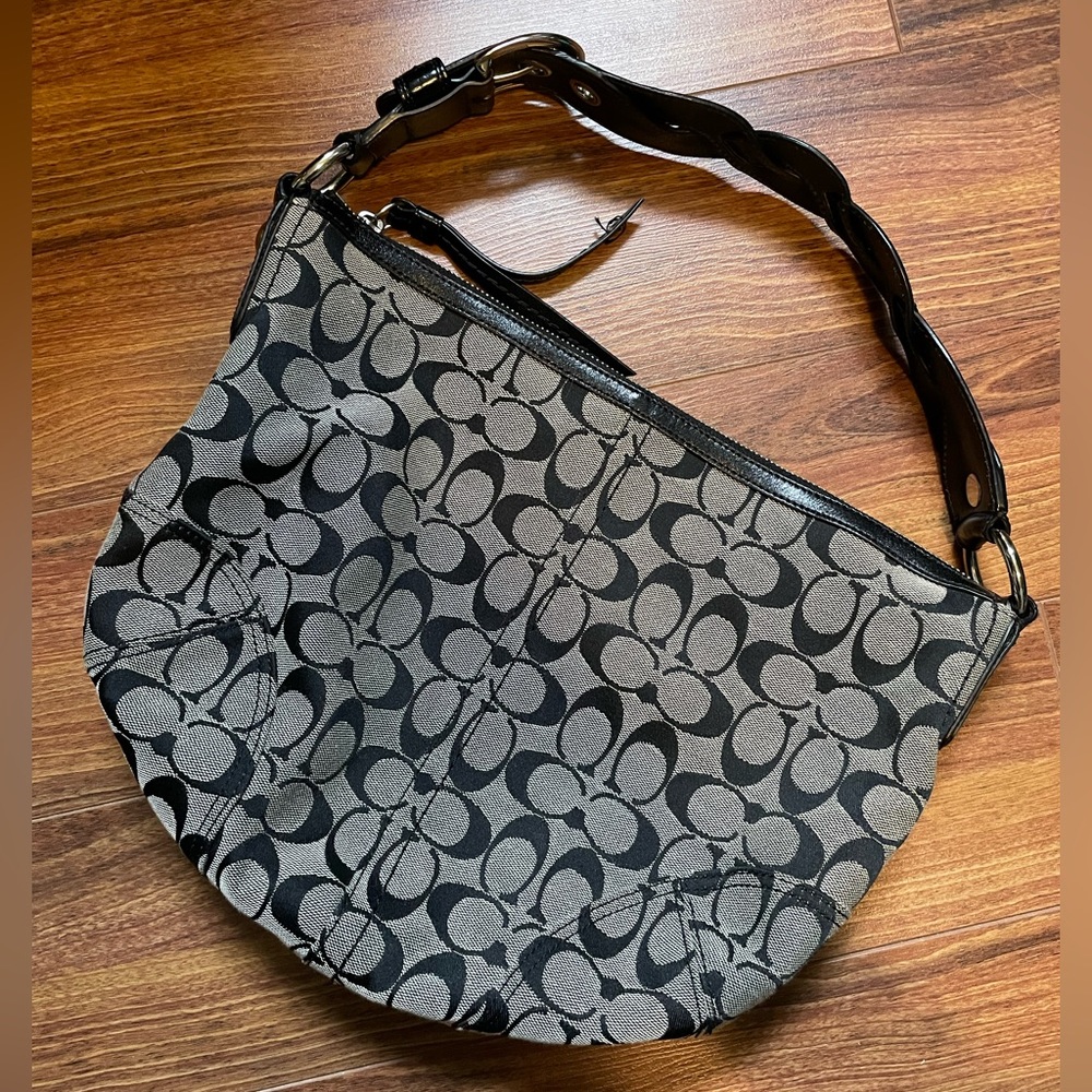 Like New Coach Signature Purse